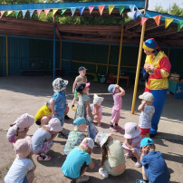 Спортивное развлечение в младших группах Спортивное развлечение в младших группах.